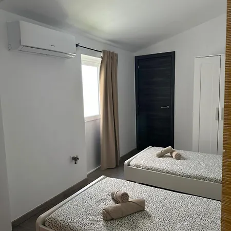 Gran Casa Cerca De La Playa Con 3 En Pedregalejo *