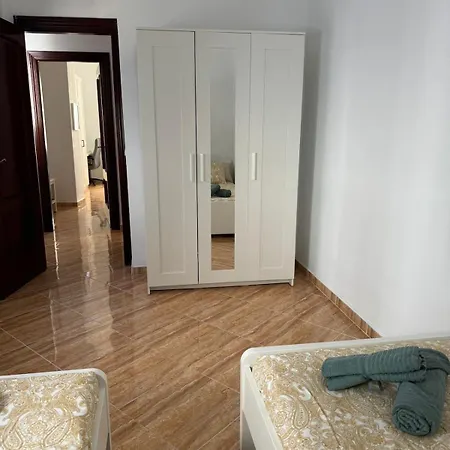 Gran Casa Cerca De La Playa Con 3 En Pedregalejo *