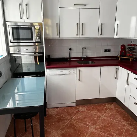 Gran Casa Cerca De La Playa Con 3 En Pedregalejo *